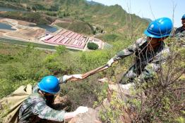 220千伏興河一線檢修 確保夏季電網安全穩(wěn)定運行