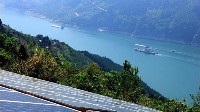 “國網(wǎng)陽光扶貧行動”巴東首批40個村級光伏發(fā)電站建成投運(yùn)
