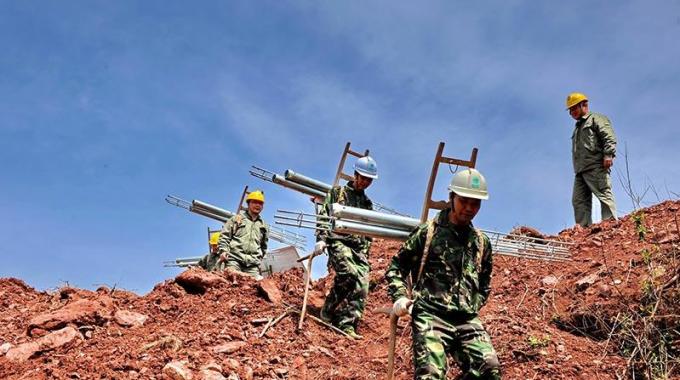 “國網(wǎng)陽光扶貧行動”巴東首批40個村級光伏發(fā)電站建成投運(yùn)