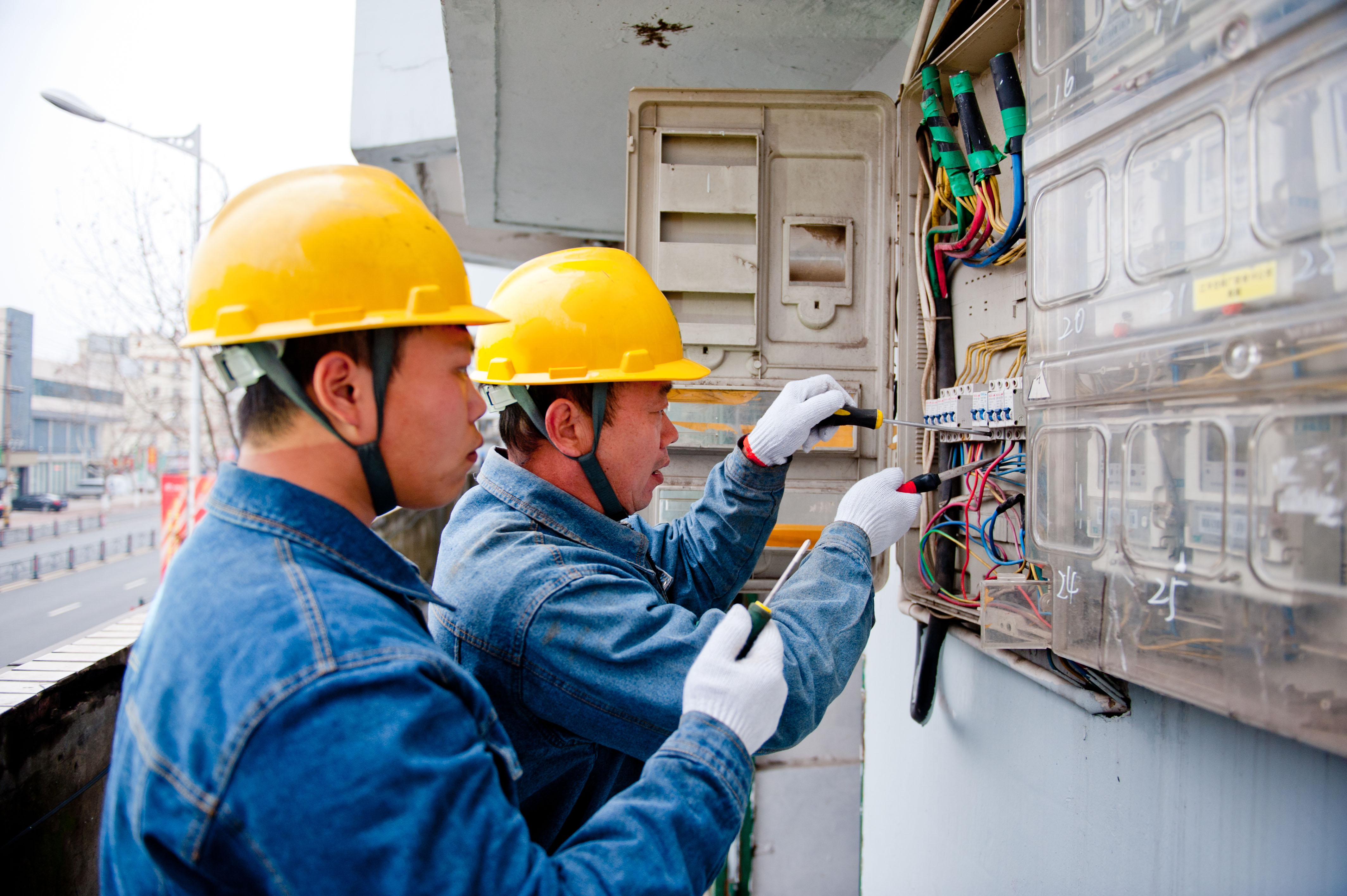 靖江供電快速搶修恢復客戶用電