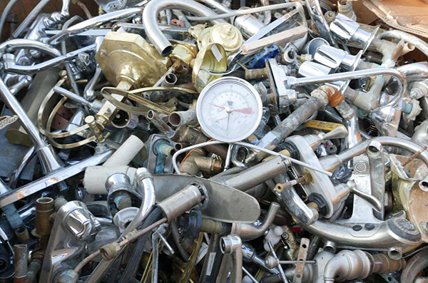 海關(guān)最大規(guī)模打擊“洋垃圾”，17地同時(shí)收網(wǎng)打掉團(tuán)伙39個(gè)