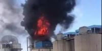 江蘇泰州泰興一熱電廠脫硫塔起火現(xiàn)場 無人員傷亡