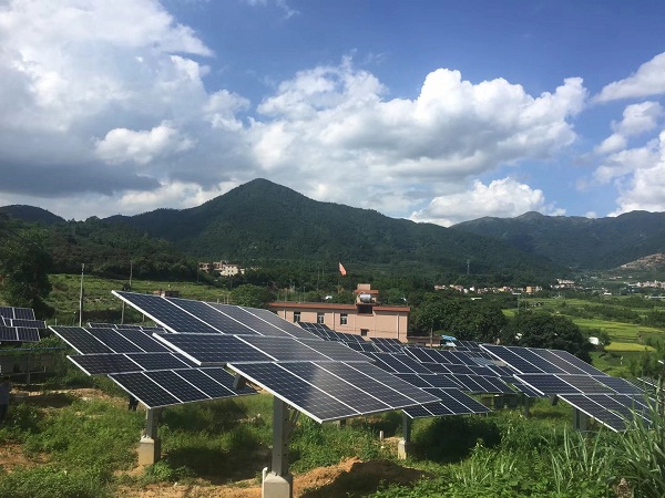 逆勢(shì)上市漲停 這兩家光伏企業(yè)有何秘訣？