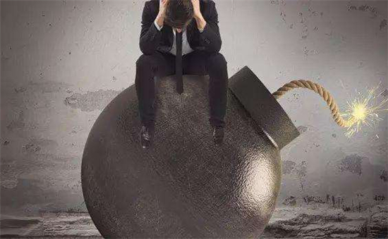 動(dòng)力電池站在國(guó)際競(jìng)爭(zhēng)的風(fēng)口上，但要 “站穩(wěn)”并不容易