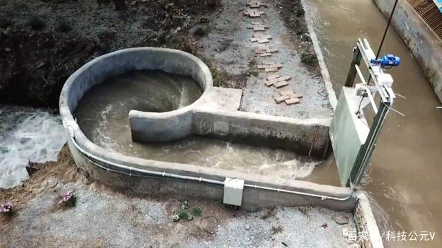 小型發(fā)電機(jī)，放到河里就有免費(fèi)的電，一天產(chǎn)的電夠60戶人家用